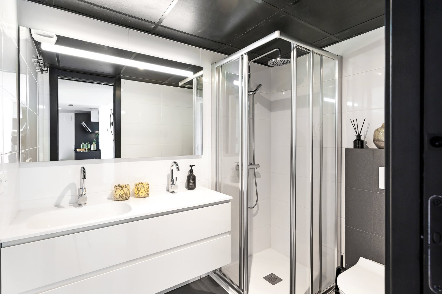 Ground floor apartment bathroom
